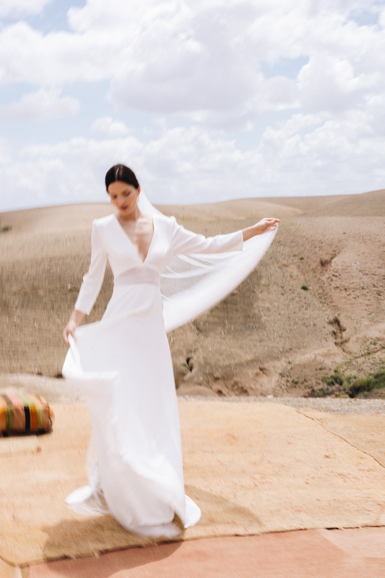 <h2>Le voile : un accessoire qui transforme la silhouette</h2>